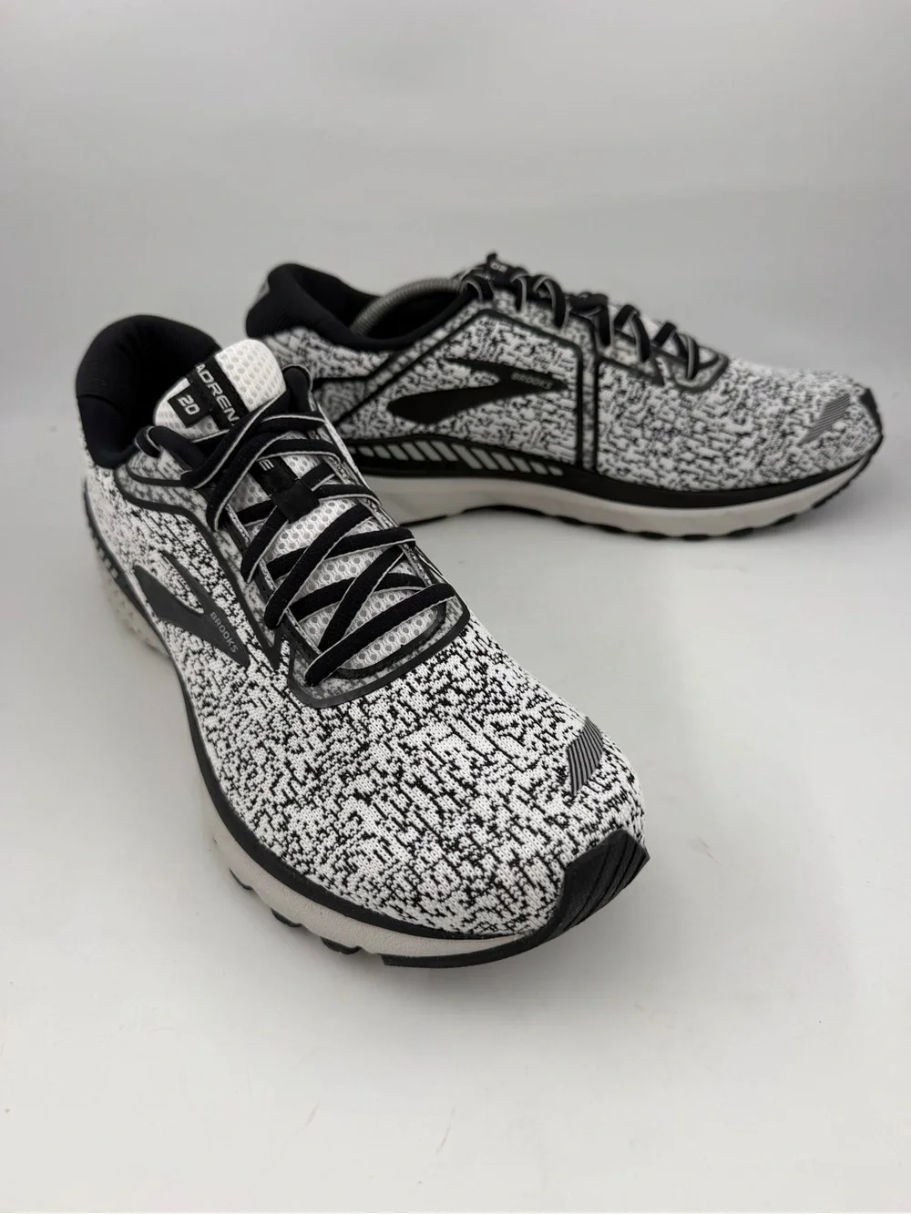 NEW! Brooks Men’s Moab 3 Vent Low - SZ 12- Black White Running Shoes Sneakers